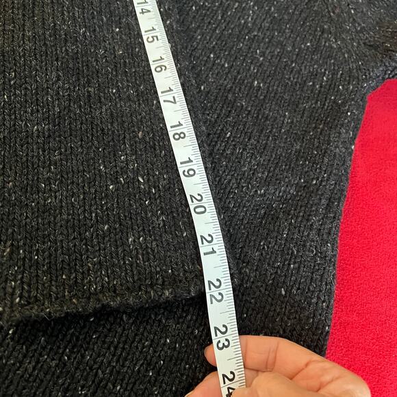 Vintage Woolrich black v-neck knit wool pullover sweater winter basics Med. - Picture 10 of 10